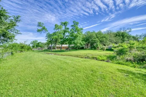 309 Heath Avenue Madisonville TX 77864