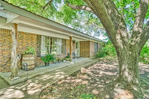 309 Heath Avenue Madisonville TX 77864