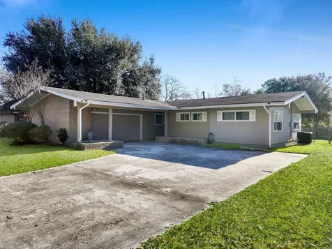5116 Woodlawn Drive Groves TX 77619