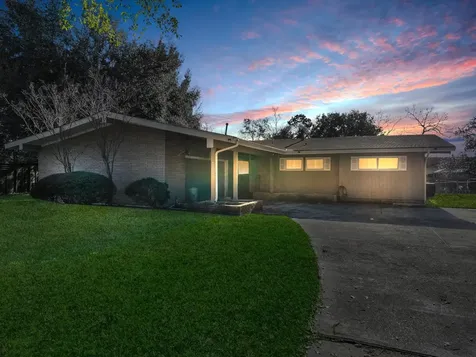 5116 Woodlawn Drive Groves TX 77619