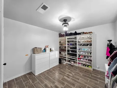 5116 Woodlawn Drive Groves TX 77619