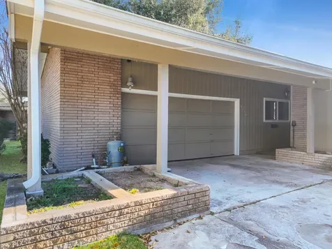 5116 Woodlawn Drive Groves TX 77619