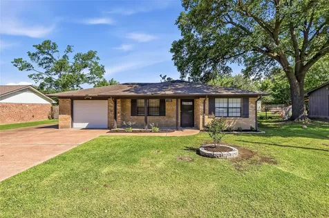 108 W Viser Street Madisonville TX 77864