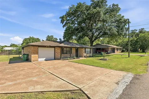 108 W Viser Street Madisonville TX 77864