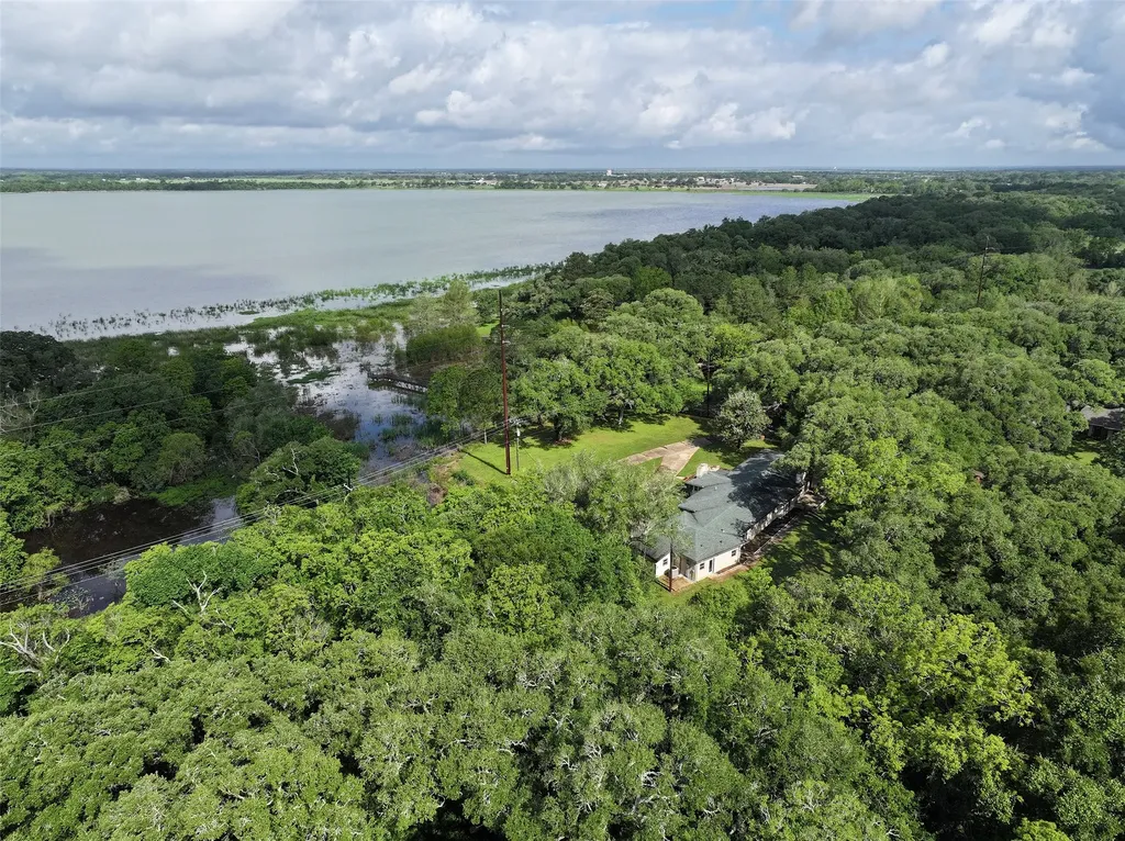 1013 Quail Lane Eagle Lake TX 77434