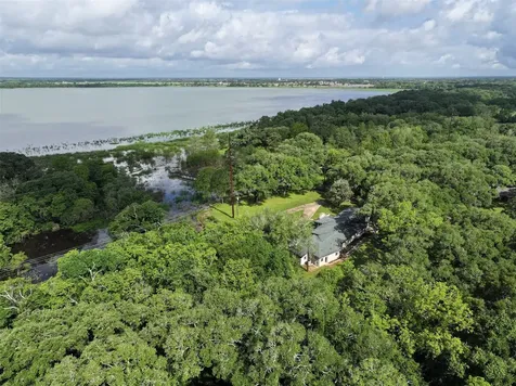 1013 Quail Lane Eagle Lake TX 77434