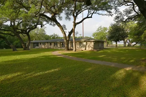 1013 Quail Lane Eagle Lake TX 77434