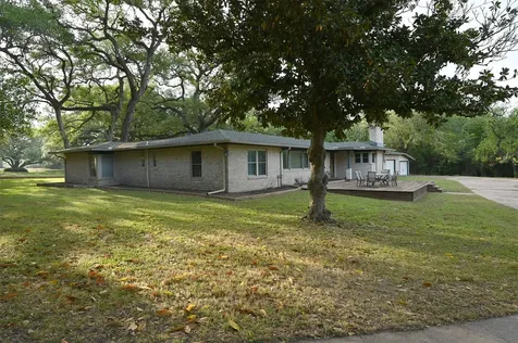 1013 Quail Lane Eagle Lake TX 77434