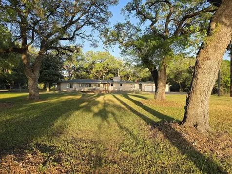 1013 Quail Lane Eagle Lake TX 77434