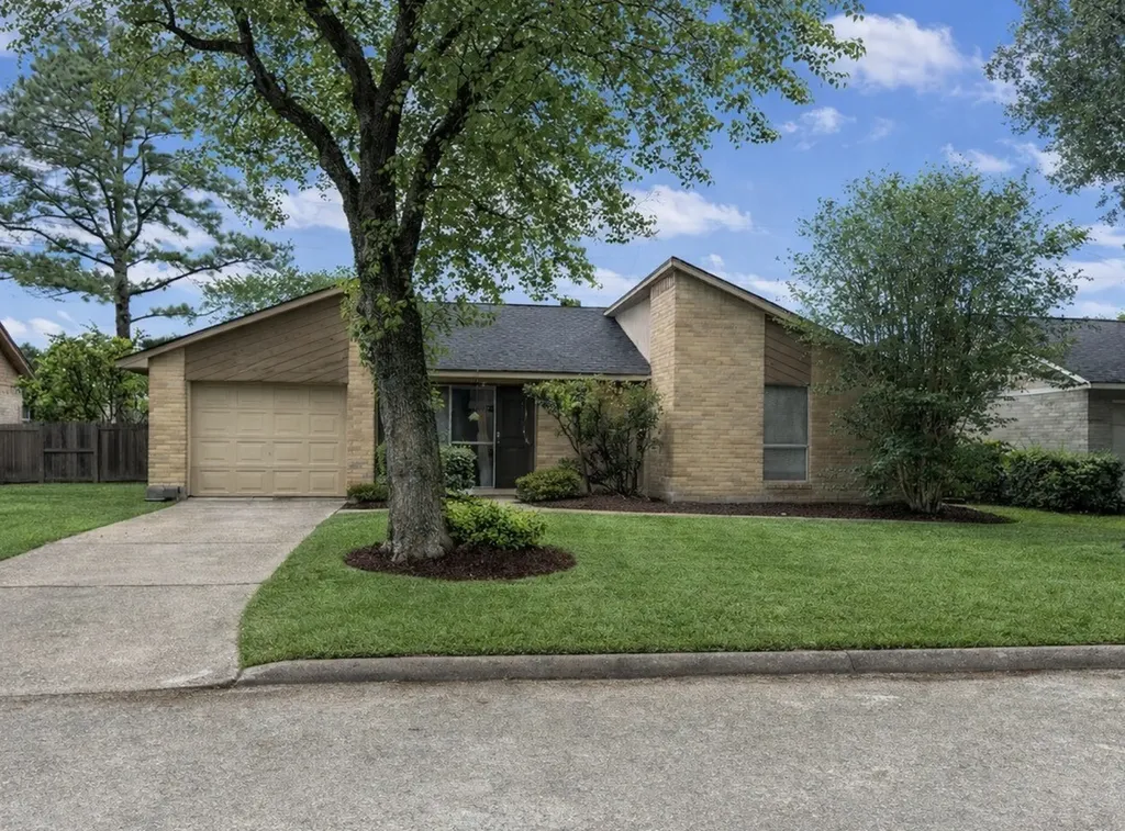 2718 S Brompton Pearland TX 77584