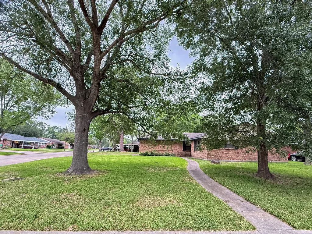 1307 Dwinnell Street Baytown TX 77520