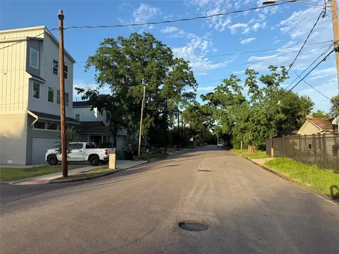 1410 E 33rd Street Houston TX 77022