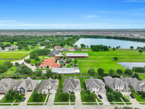 1321 Summer Field Lane Friendswood TX 77546