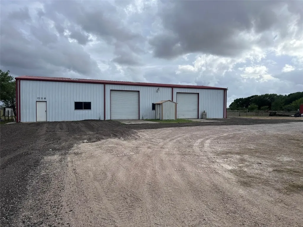 1204 County Road 408 El Campo TX 77437