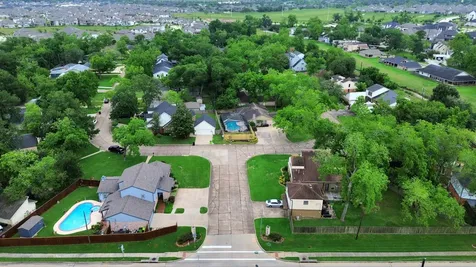2207 S Belmont Drive Richmond TX 77469