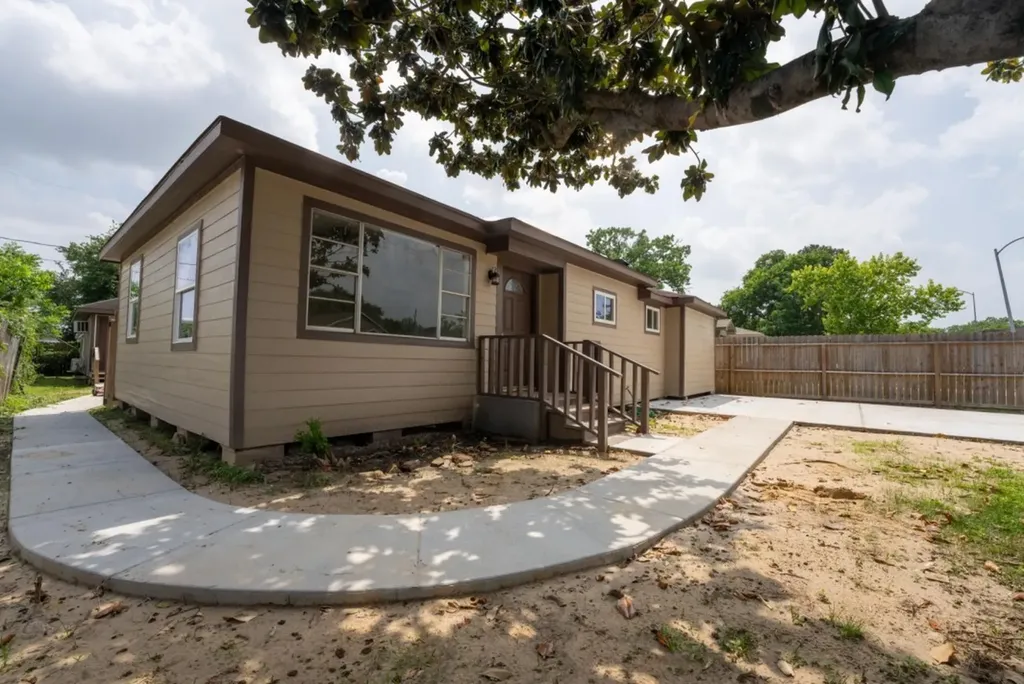220 Armstrong Street Houston TX 77029