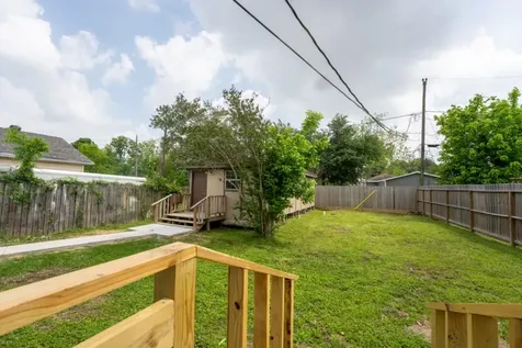 220 Armstrong Street Houston TX 77029