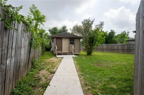 220 Armstrong Street Houston TX 77029