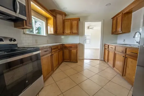 220 Armstrong Street Houston TX 77029
