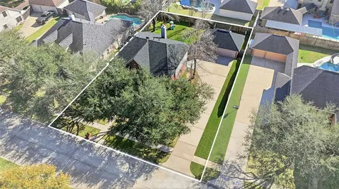 2875 Match Point Lane Friendswood TX 77546