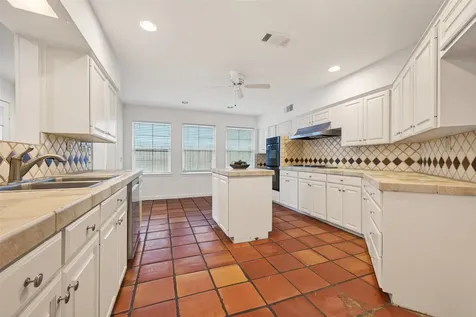 5643 Piping Rock Lane Houston TX 77056