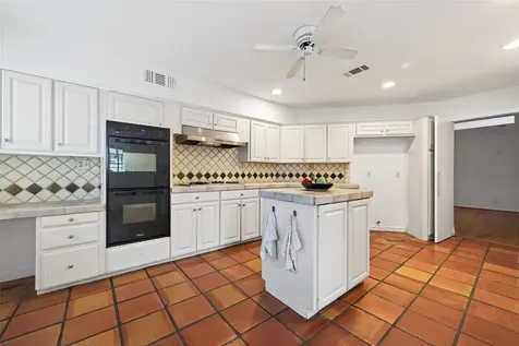 5643 Piping Rock Lane Houston TX 77056