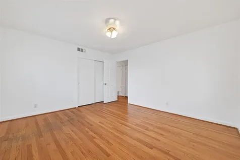 5643 Piping Rock Lane Houston TX 77056