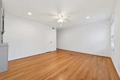 5643 Piping Rock Lane Houston TX 77056