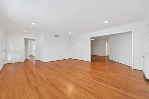 5643 Piping Rock Lane Houston TX 77056