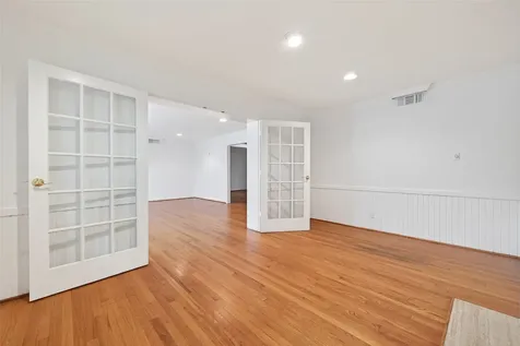 5643 Piping Rock Lane Houston TX 77056