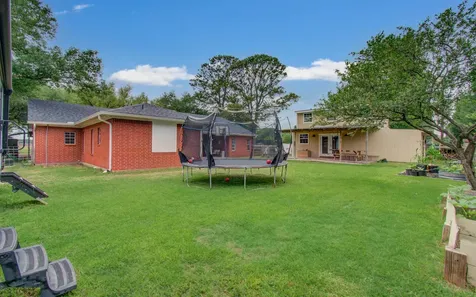 9501 Gene Street Needville TX 77461
