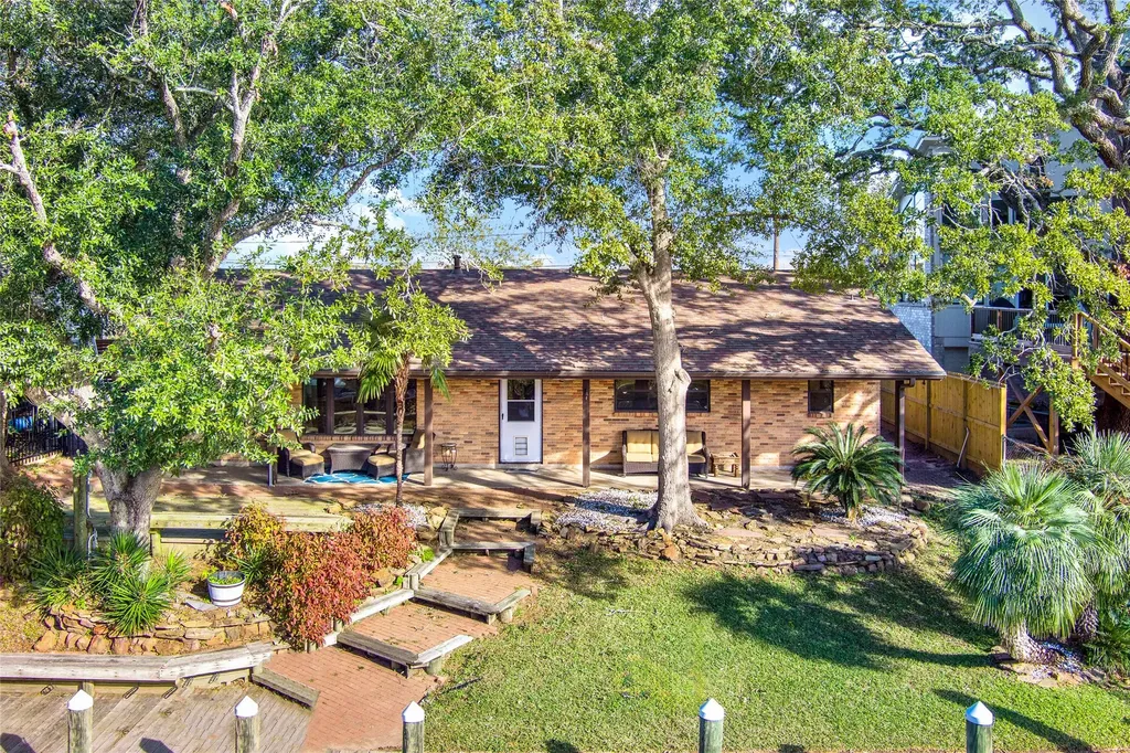 50 Lazy Lane Kemah TX 77565