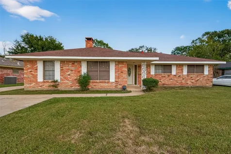 2107 Old Alvin Road Pearland TX 77581