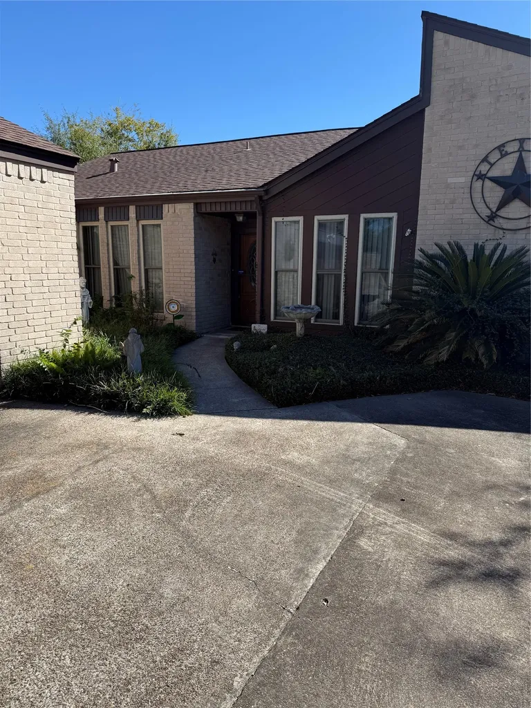 501 Pin Oak Drive Baytown TX 77520