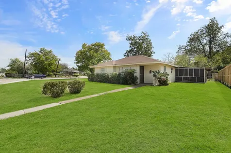5966 Doulton Drive Houston TX 77033