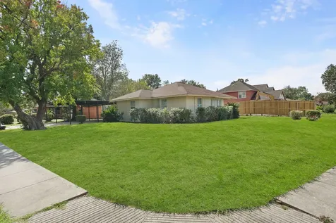 5966 Doulton Drive Houston TX 77033