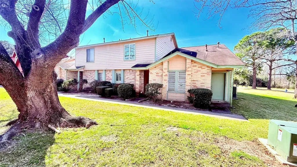 1927 Country Village Boulevard B Humble TX 77338