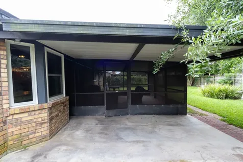 67 Sweetgum Court Lake Jackson TX 77566