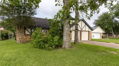 67 Sweetgum Court Lake Jackson TX 77566