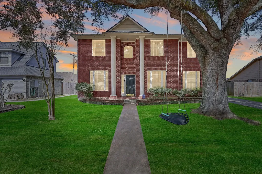 1807 N Mission Circle Friendswood TX 77546