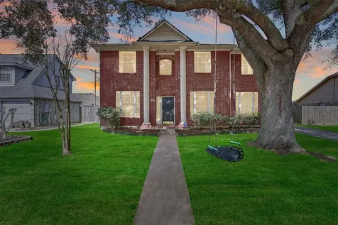 1807 N Mission Circle Friendswood TX 77546
