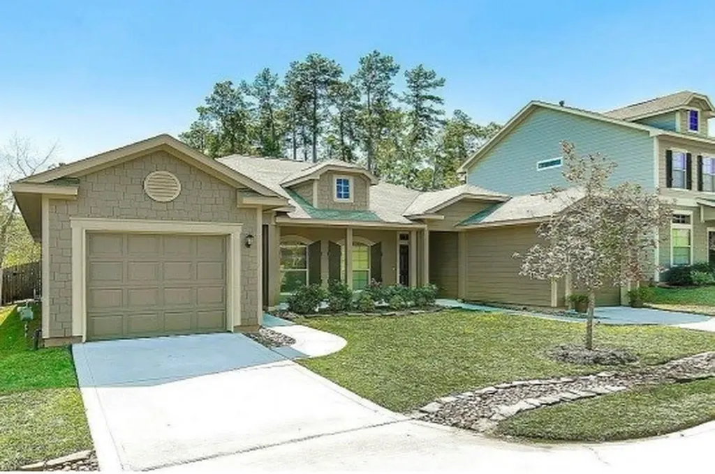 49 Woodland Hills Drive B Conroe TX 77303