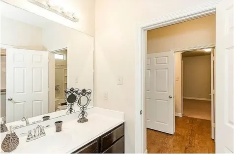 49 Woodland Hills Drive B Conroe TX 77303