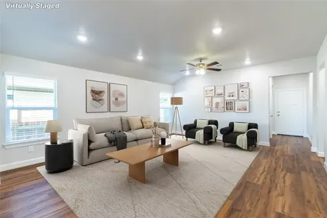 819 Roosevelt Navasota TX 77868