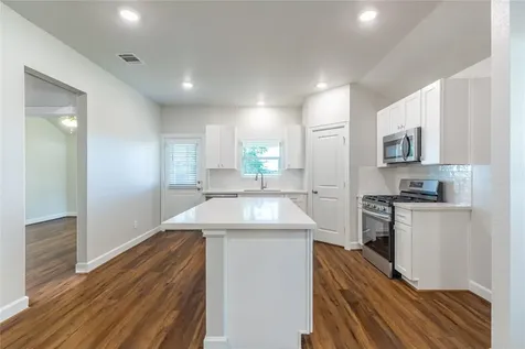 819 Roosevelt Navasota TX 77868