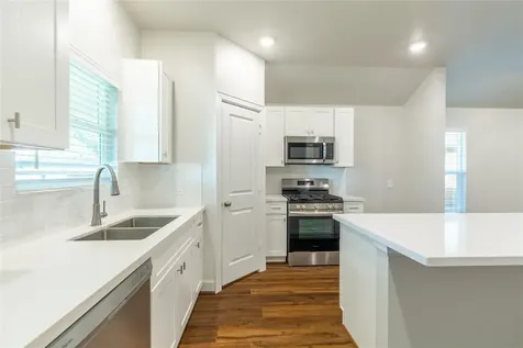 819 Roosevelt Navasota TX 77868