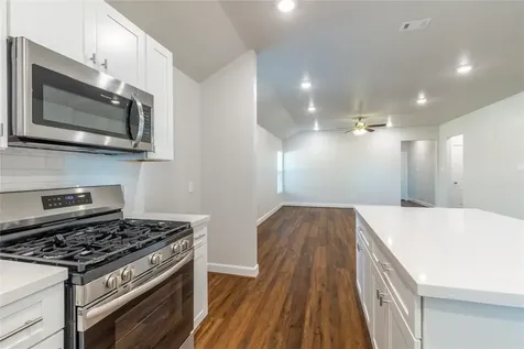819 Roosevelt Navasota TX 77868