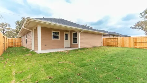 819 Roosevelt Navasota TX 77868