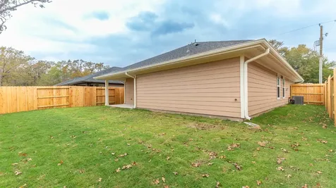 819 Roosevelt Navasota TX 77868