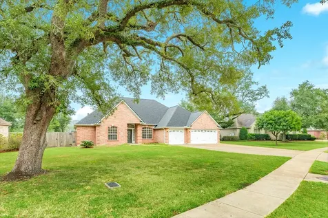 900 Enchanted Oaks Drive Angleton TX 77515